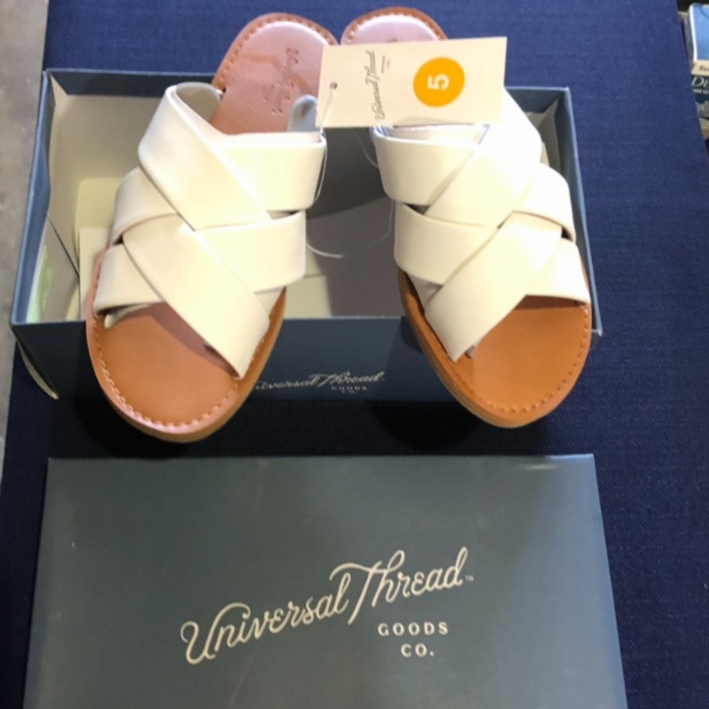 Universal Thread Cross band Sandals